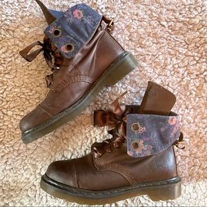 Unique Doc Martens brown leather combat boots. 8